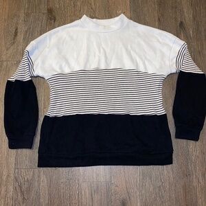 Liam & co size XL boutique sweater euc